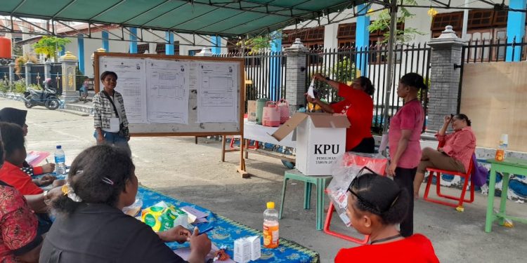 Pencoblosan-di-salah-satu-TPS-di-Sentani-750×375
