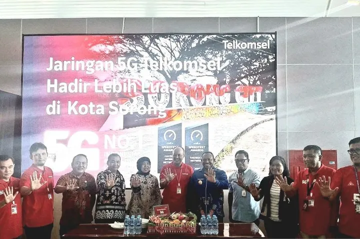 image_bank_2025_10_25_130102.148-wow-telkomsel-hadirkan-jaringan-5g-pertama-di-sorong-pemprov-papua-barat-daya-apresiasi-peningkatan-konektivitas-digital-1